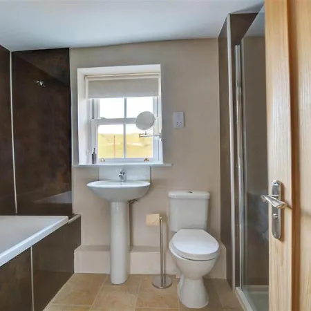 Holiday home Oakwood Barn *
